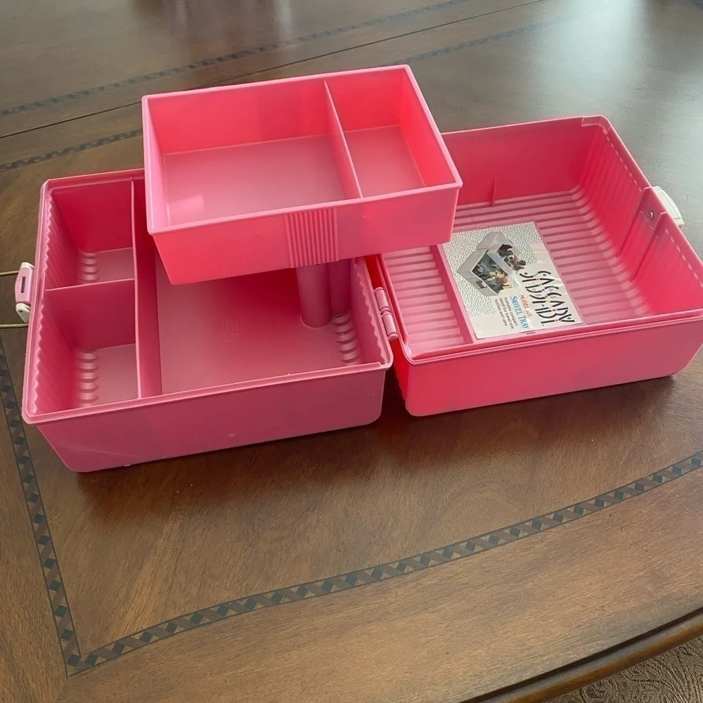 VINTAGE SASSABY pink make up organizer/ storage train case.pre-owned model 101 - Picture 3 of 11